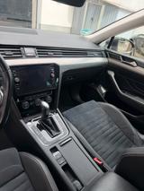 Volkswagen Passat 2.0 TDI 190 PS DSG Elegance R-Line - VW Passat von privat