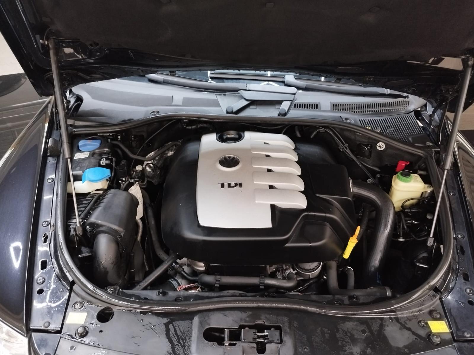 Volkswagen Touareg 2005 — photo 37