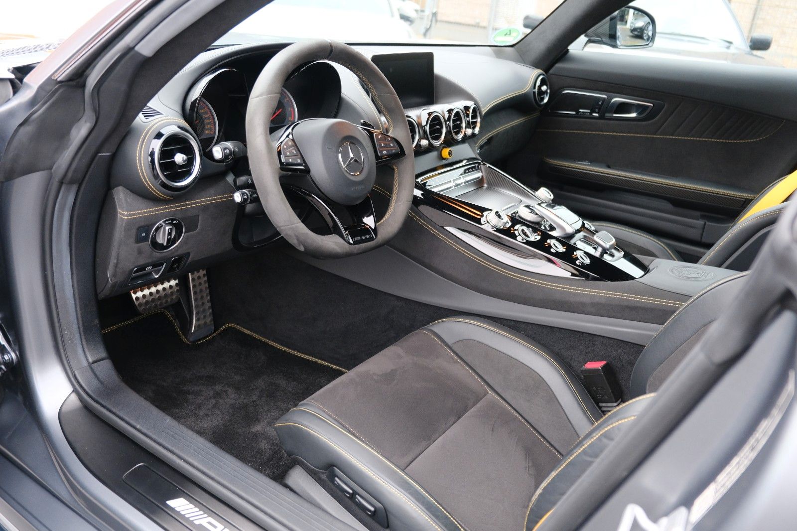 Fahrzeugabbildung Mercedes-Benz AMG/Keramik/Junge Sterne/Gutachten 1-