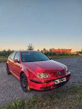 Volkswagen Bora 1.6 Basis - rote Volkswagen Bora