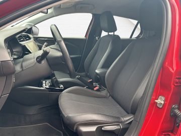 Fotografie 13 des Opel Corsa Elegance 1.2 Carplay M+S Sitzh. Beh. Lenkr