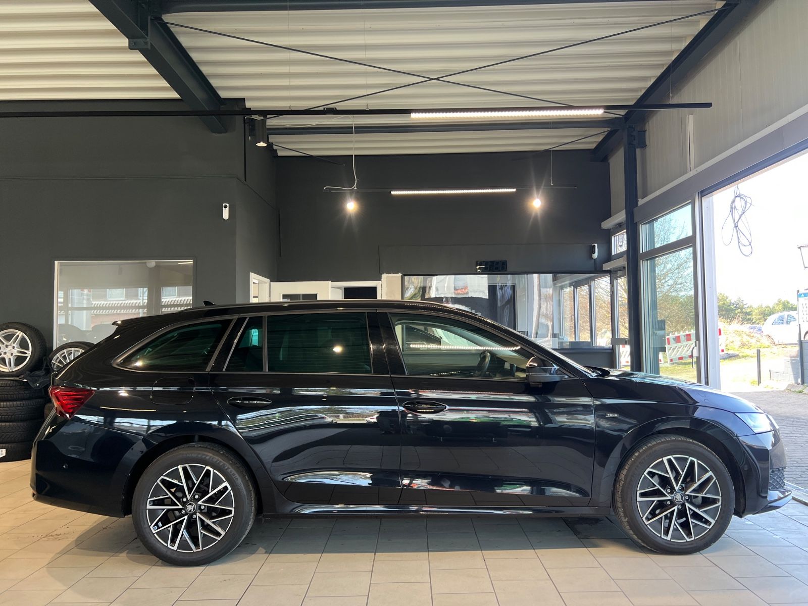 Skoda Octavia Combi 2.0TDI*AHK*LED*NAVI*LANEASSIST foto 9