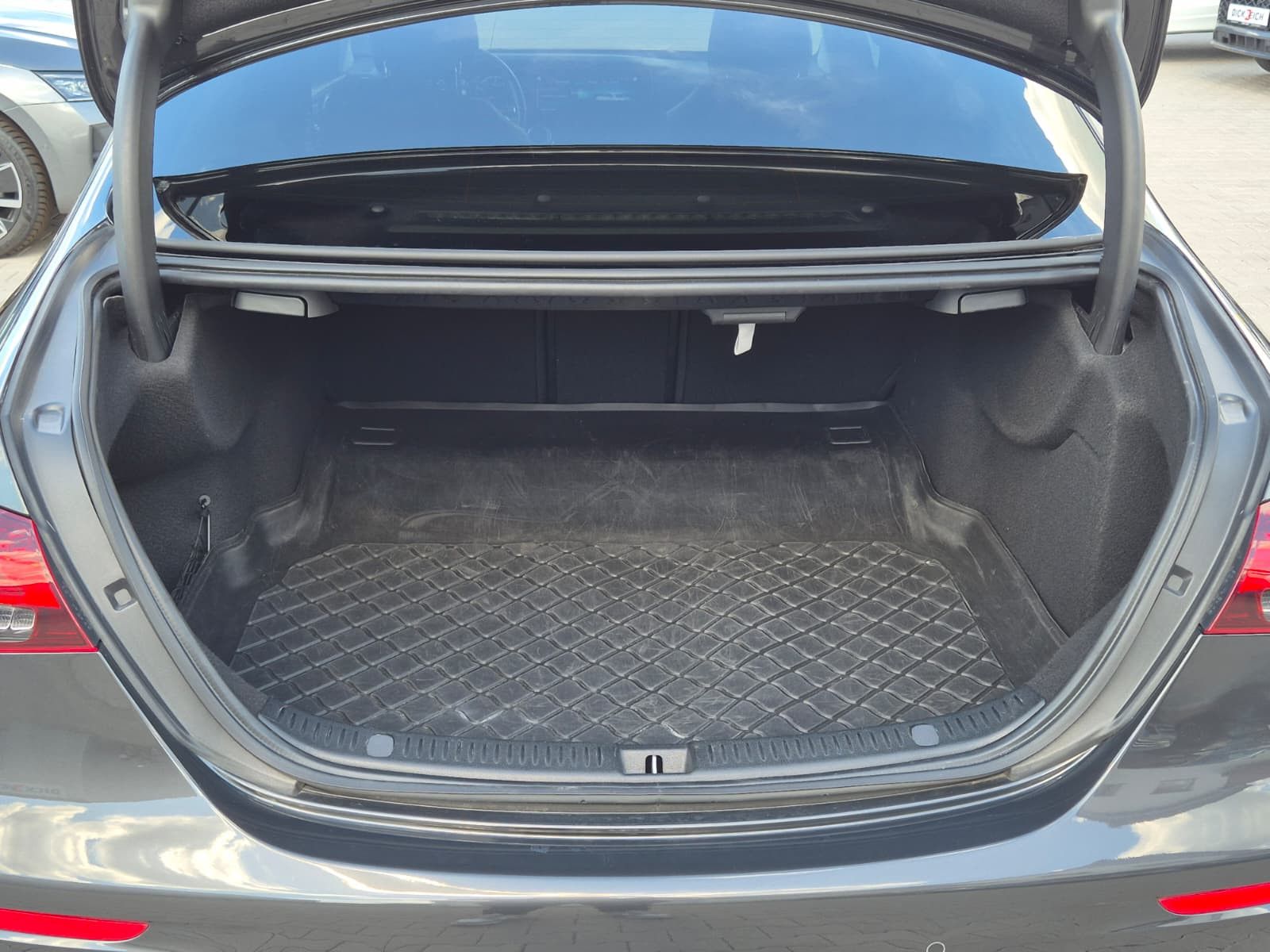 Fahrzeugabbildung Mercedes-Benz E 200 AMG NIGHT*LED*MEMORY*MBUX*KAMERA*19"
