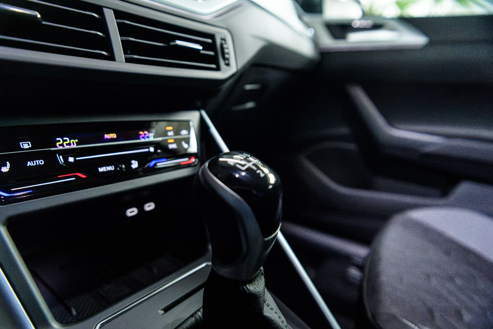 Fahrzeugabbildung Volkswagen Taigo Goal 1.0 TSI LED+NAVI+ACC+APP+SHZ+5 J.GAR.