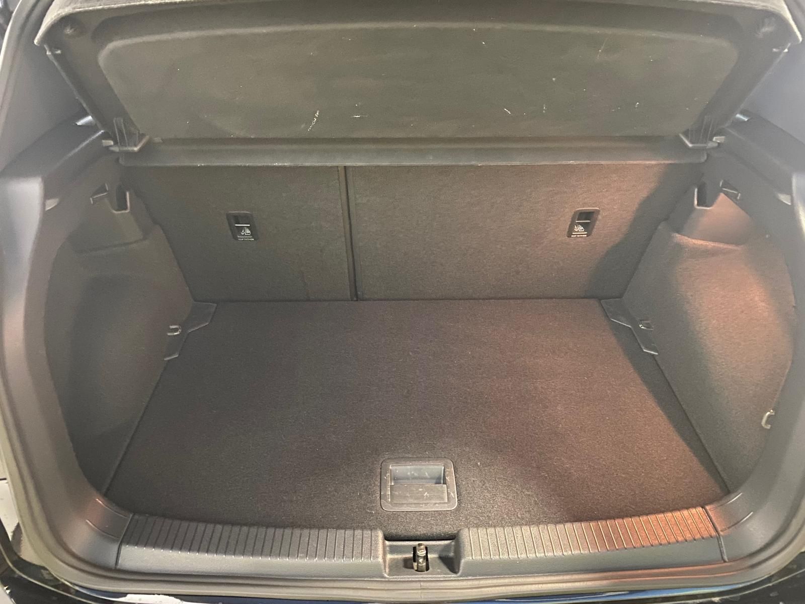 Fahrzeugabbildung Volkswagen T-Cross 1.5 TSI DSG Style R-Line+ACC+RFK+APP+LED