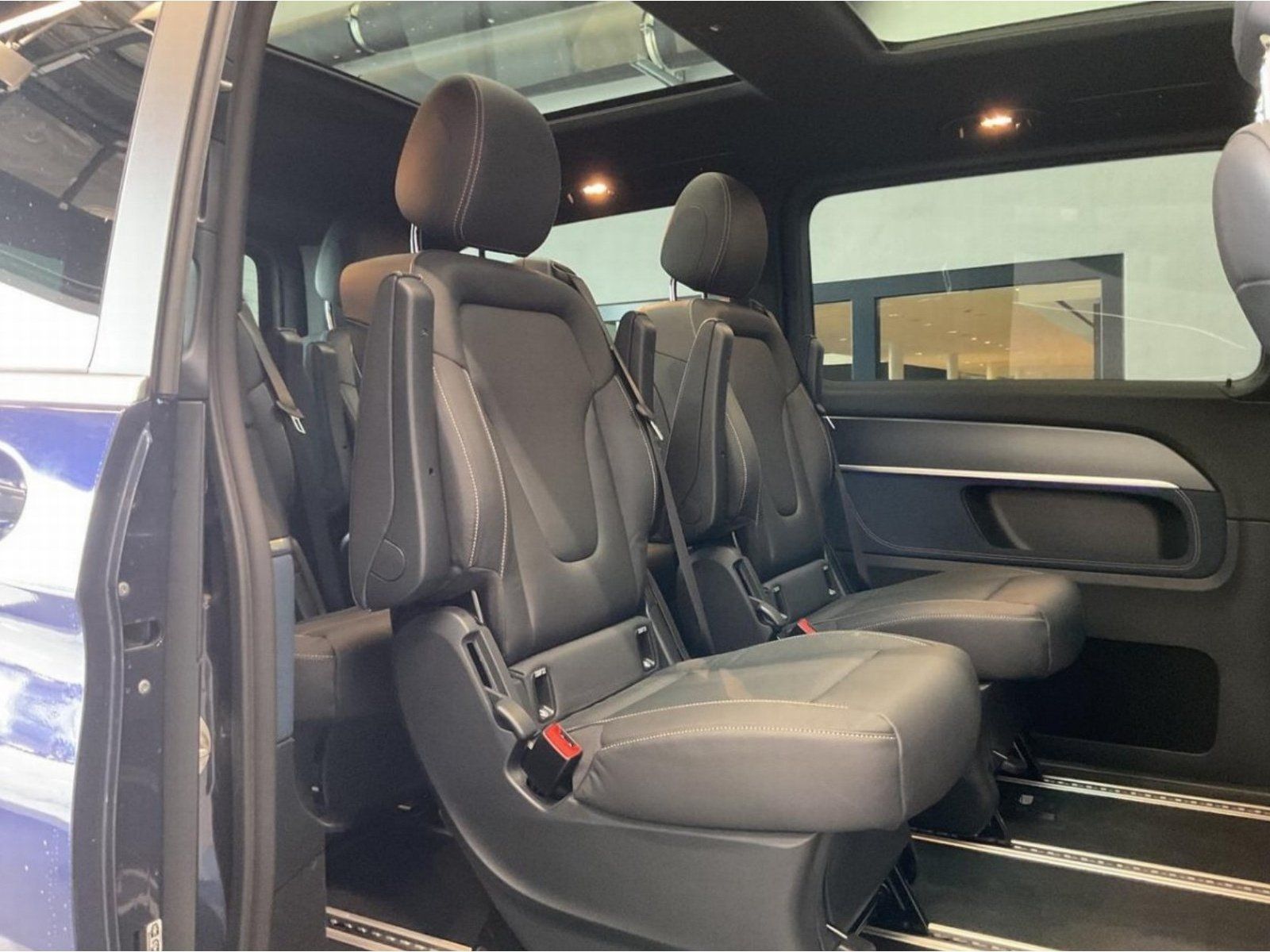 Fahrzeugabbildung Mercedes-Benz EQV 300 L Facelift AVANTGA Pano DISTRO 360° MLED