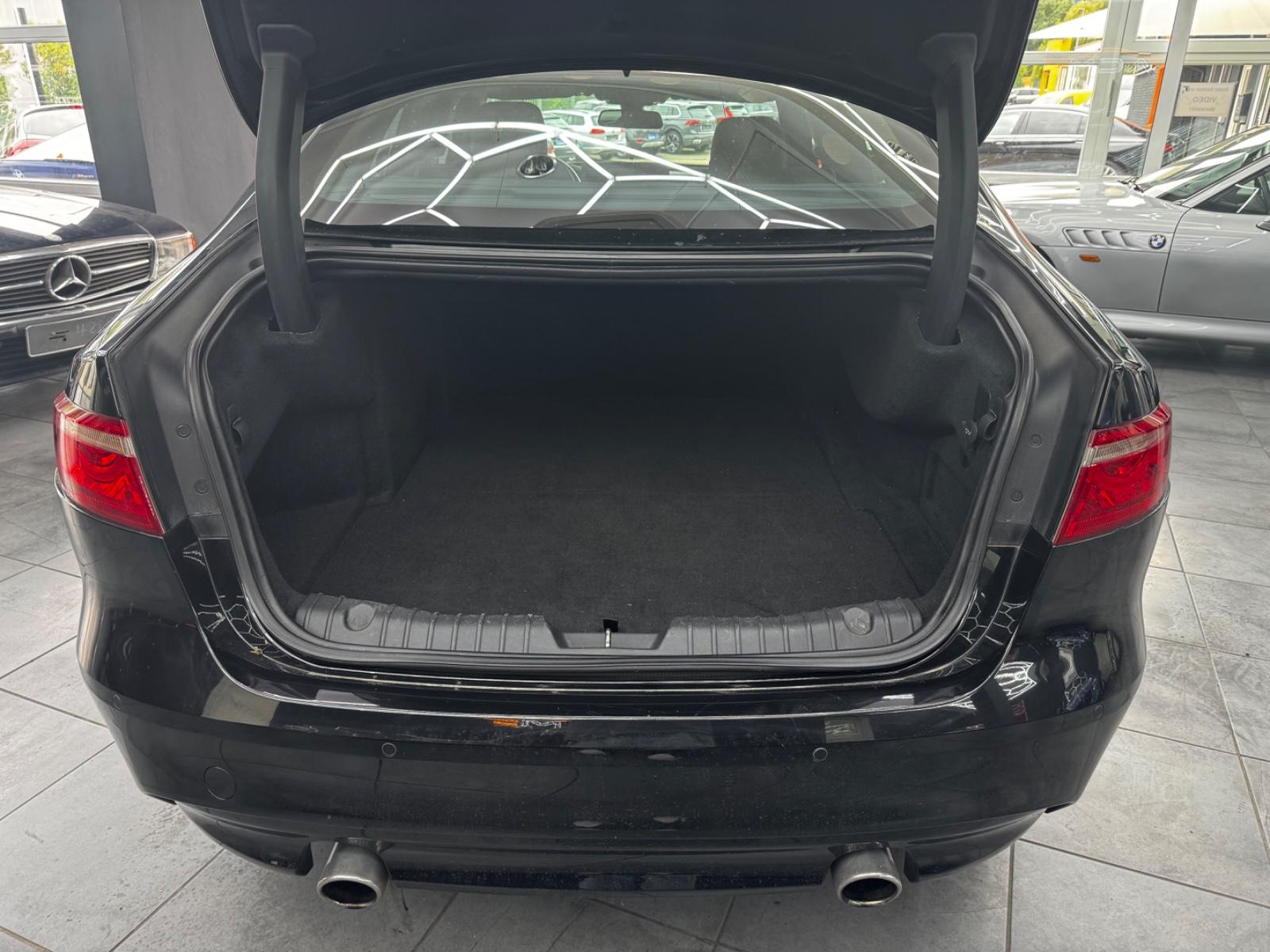 Jaguar XF S 3.0 V6 Compresseur 381 ch BVA / Meridian / Cuir / Caméra de recul / Jantes 20"