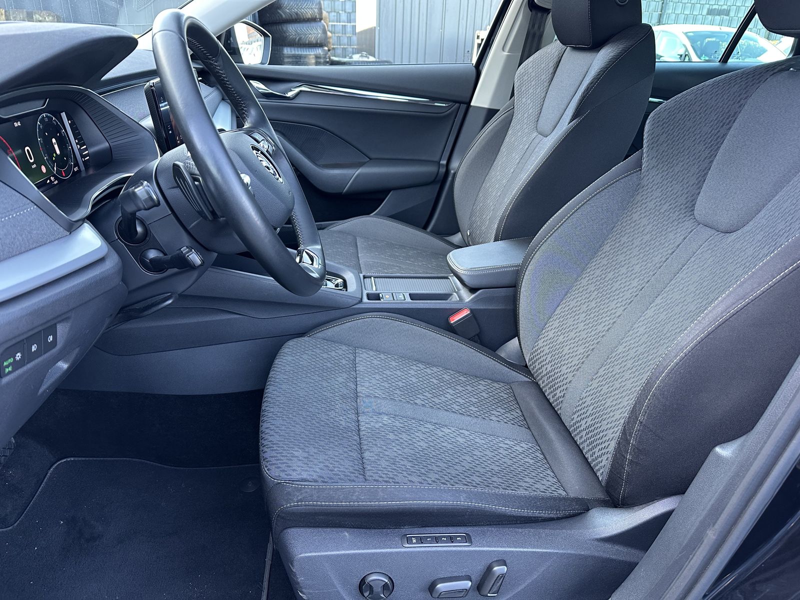 Fahrzeugabbildung SKODA Octavia Combi 2.0 TDI DSG Style NAV+LED+HEAD-UP