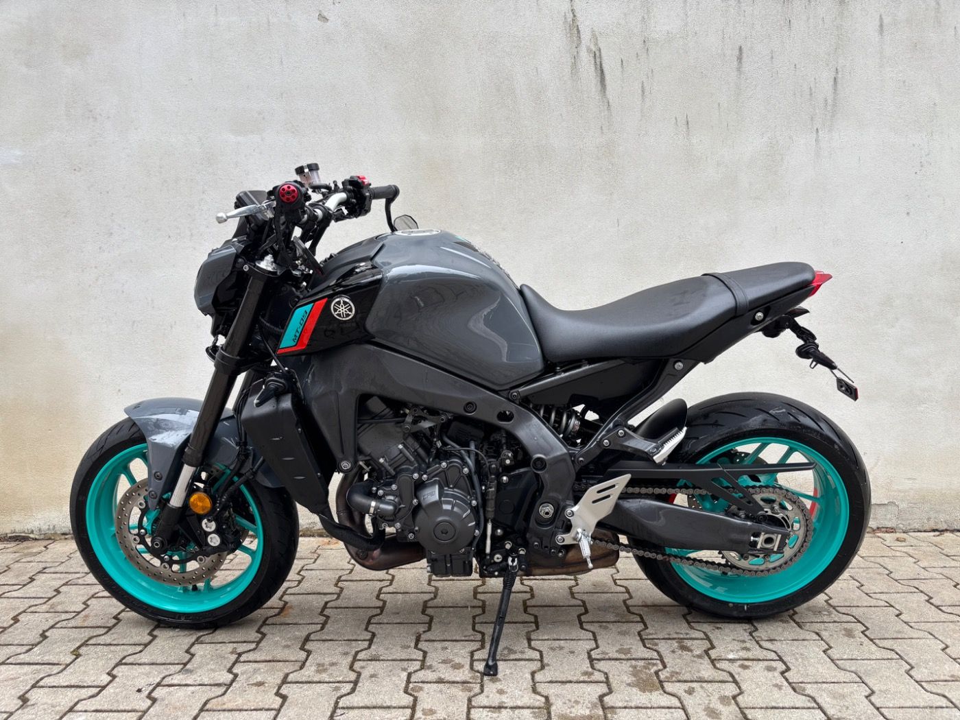 Fahrzeugabbildung Yamaha MT 09 35 KW kurzer Kennzeichenhalter Lenkerendsp