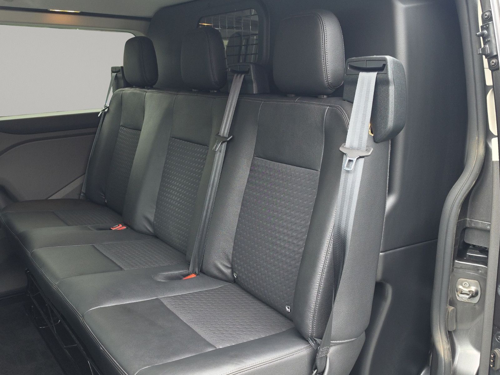 Fahrzeugabbildung Ford Transit/Tourneo Custom Kombi 320 L1  Sport