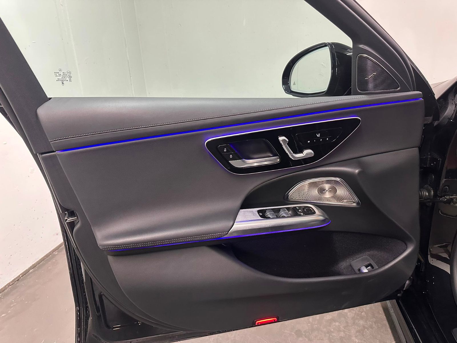 Fahrzeugabbildung Mercedes-Benz E 220 d 4MATIC T *AMG-LINE ADVANCED*PANO*KEYGO*