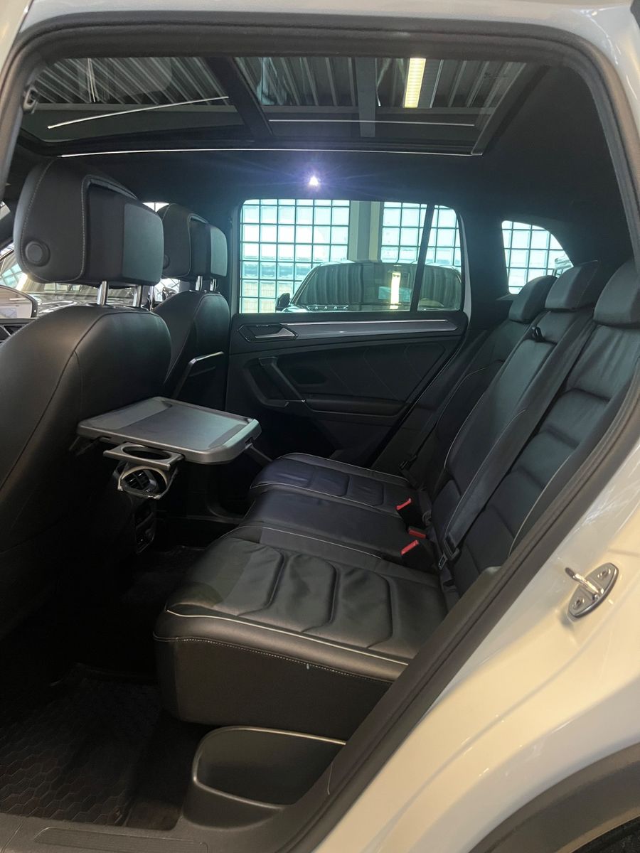 Fahrzeugabbildung Volkswagen Tiguan 2.0TDI DSG Highline 4Motion R line 239PS