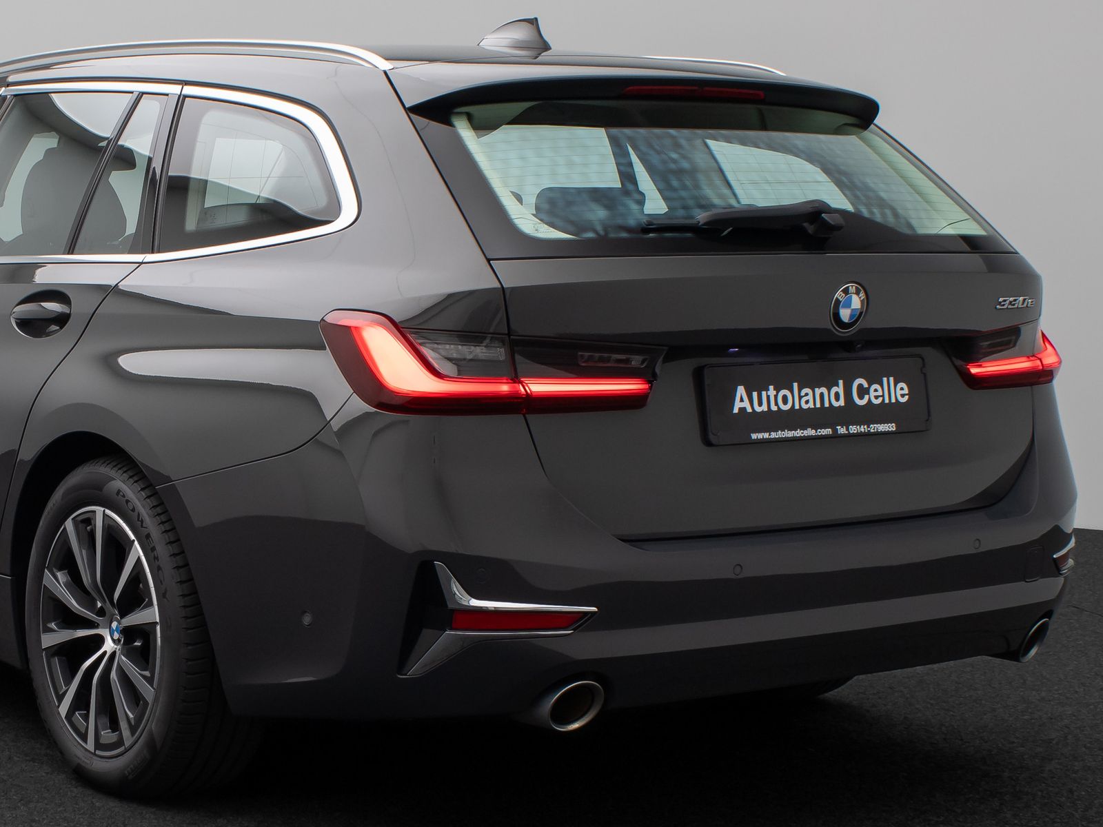 Fahrzeugabbildung BMW 330e Luxury Line Kamera Pano HUD HiFi Individual