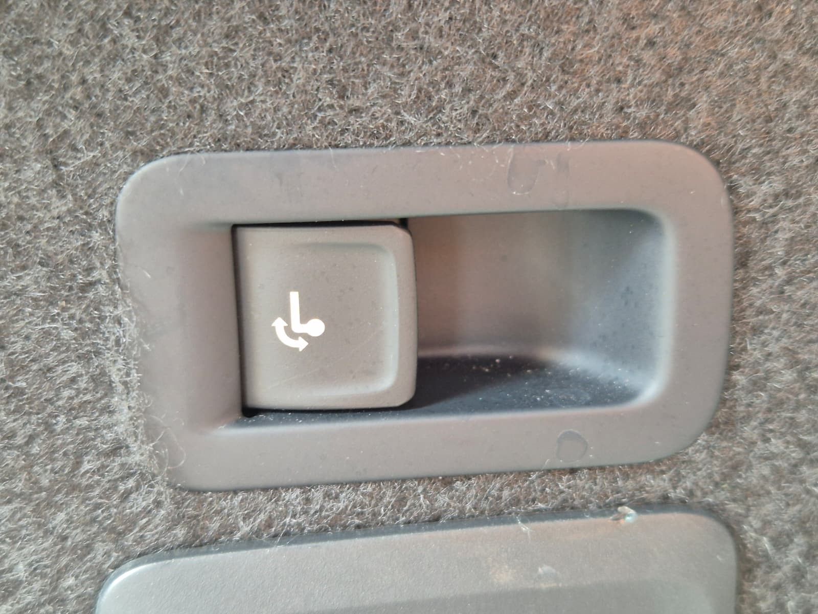 Fahrzeugabbildung CUPRA Leon 1.5 eTSI DSG AHK*DYNAMICA*EDGE*LED*5JGARAN.