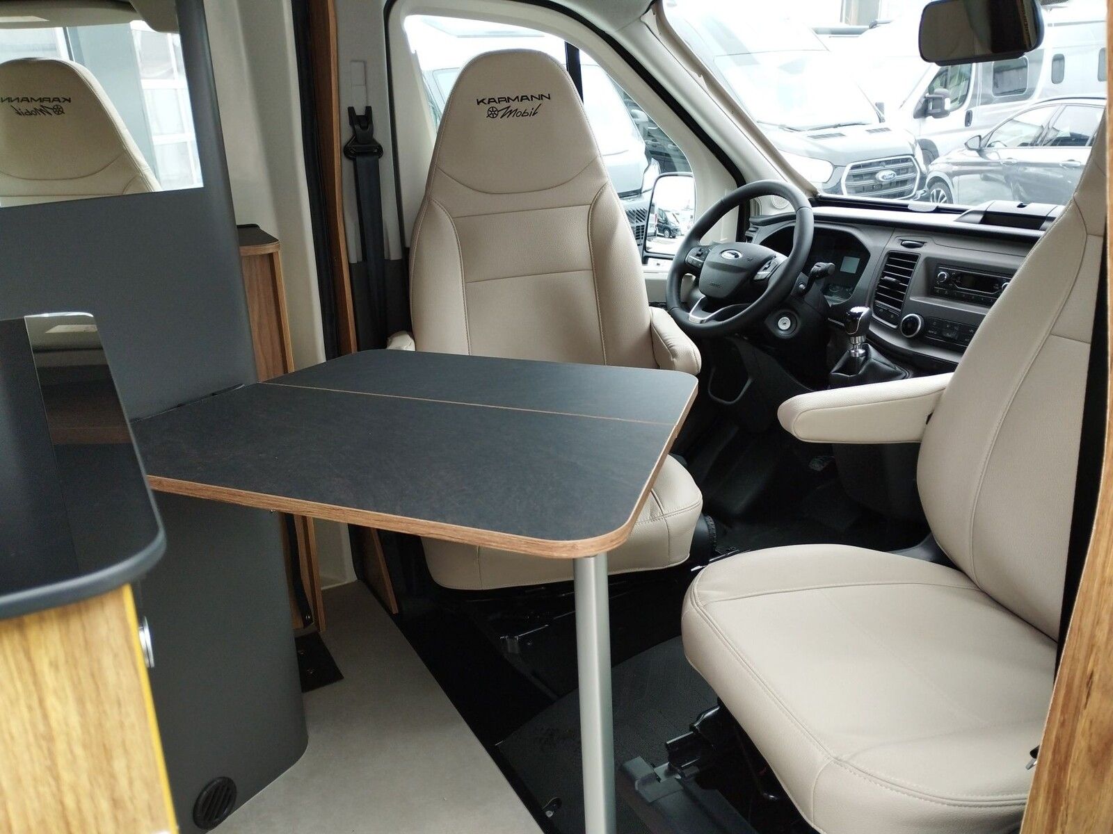 Fahrzeugabbildung Karmann Dexter 4x4 DE 570 AW Klima, RFK, El. Trittstufe