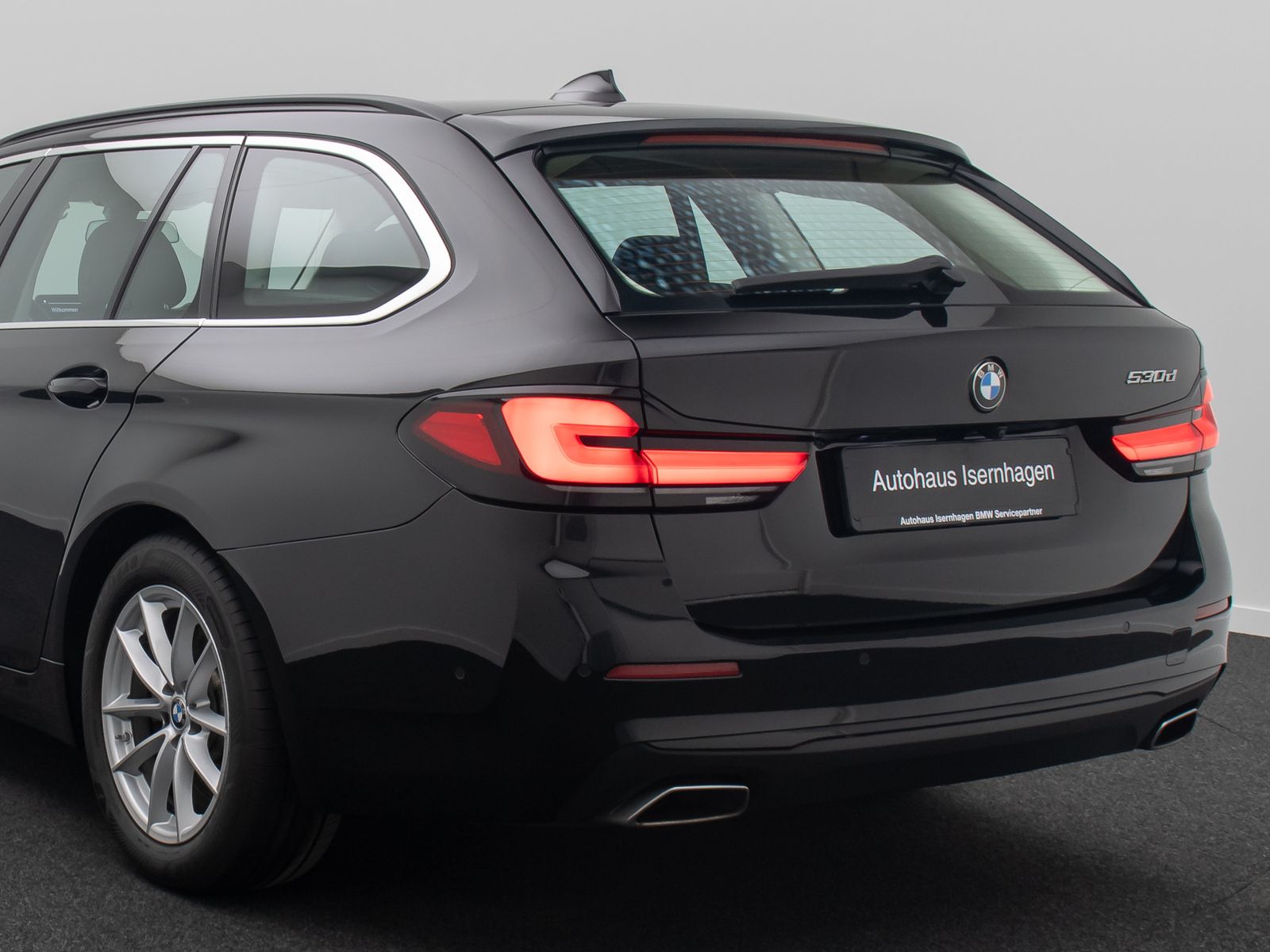 Fahrzeugabbildung BMW 530d Alarm FernlichtAss DAB Kamera 4xKlima WLAN