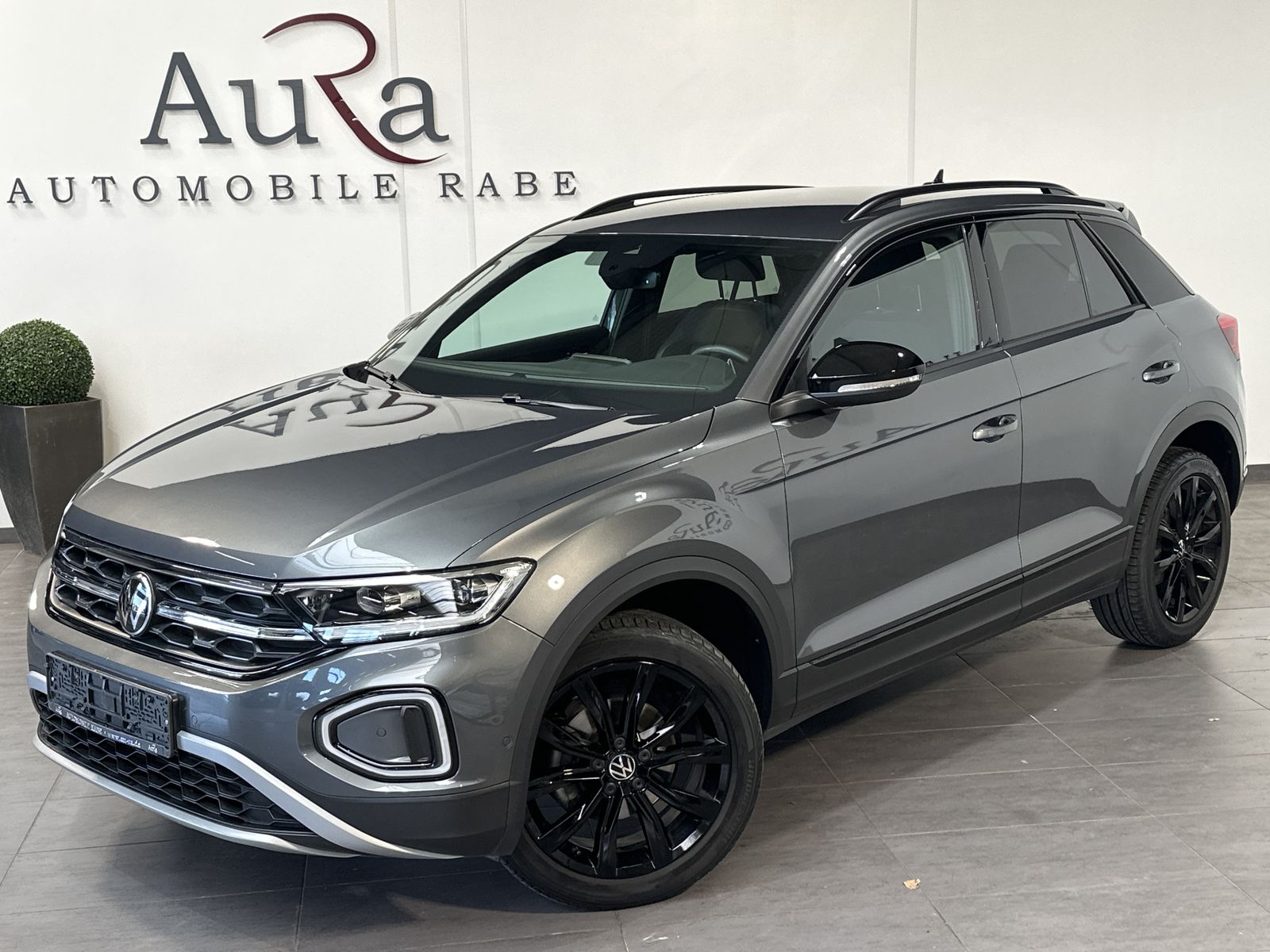 Fahrzeugabbildung Volkswagen T-Roc 1.5 TSI DSG Style Black NAV+IQ-LIGHT+18ZO