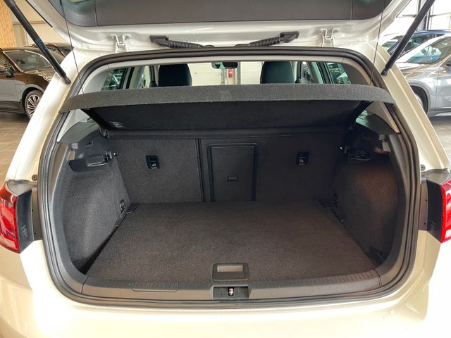Volkswagen Golf VII Lim. Highline 1.5 TSI *1.HAND*LED*AHK*