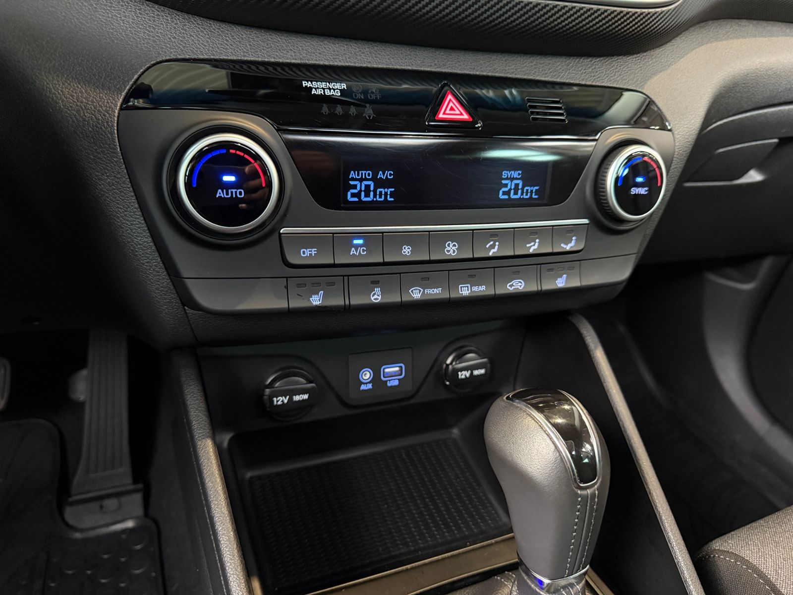 Fahrzeugabbildung Hyundai TUCSON Premium 4WD PANO AHK LED