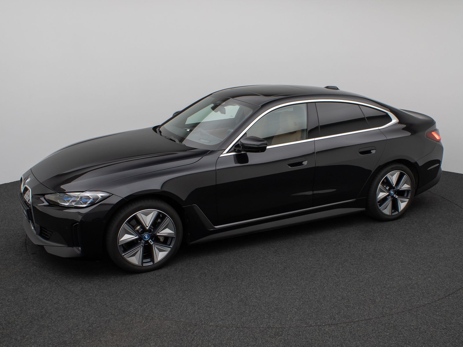 Fahrzeugabbildung BMW i4 eD40 GranCoupé Glasdach Laser 360°AHK Komfort