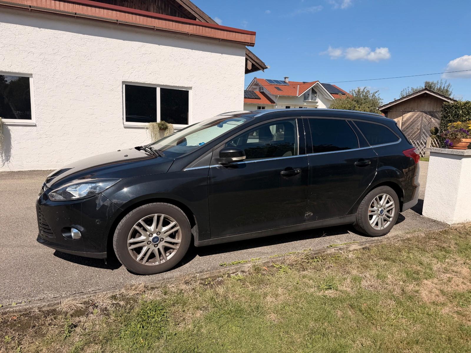 Ford Focus 2013 — rear view