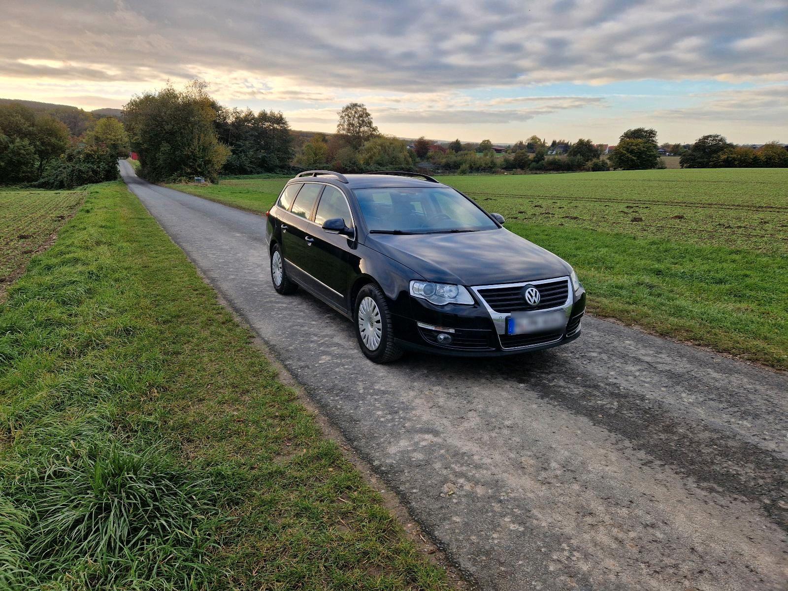 Volkswagen Passat 2009 — rear view