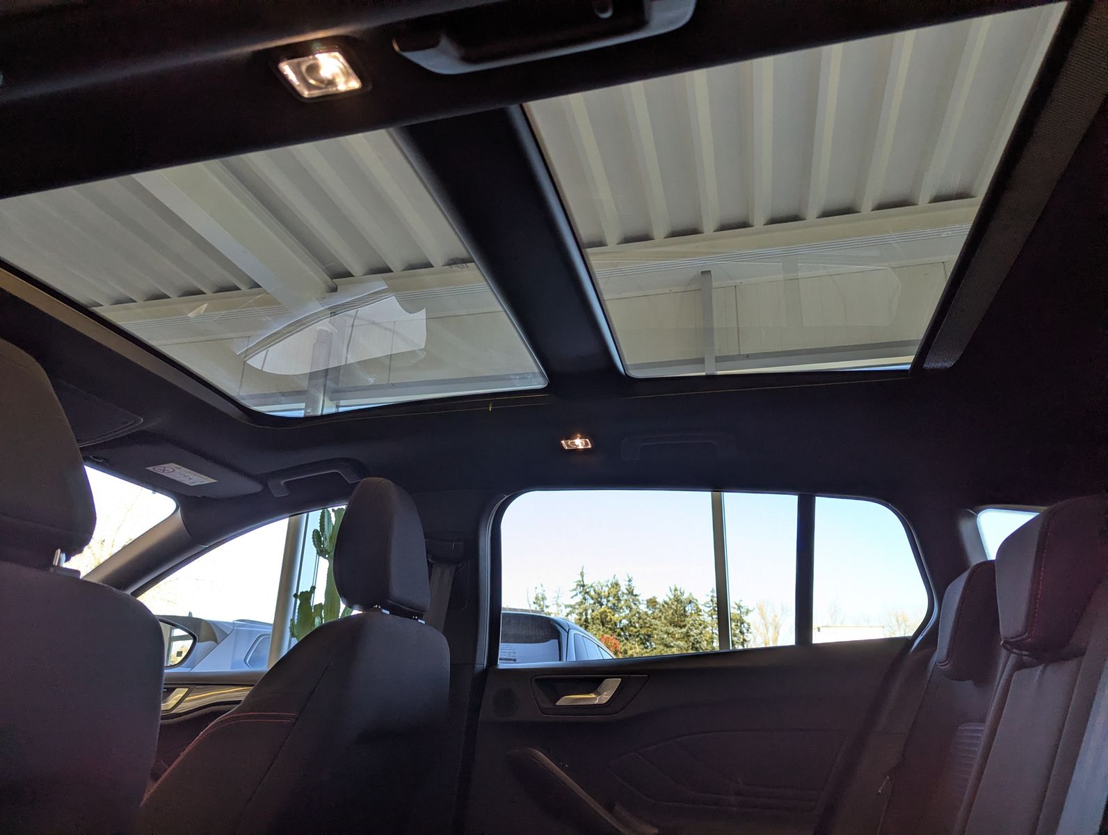 Fahrzeugabbildung Ford Focus 1.0 ST-Line X Styling Matrix B&O Pano 18"