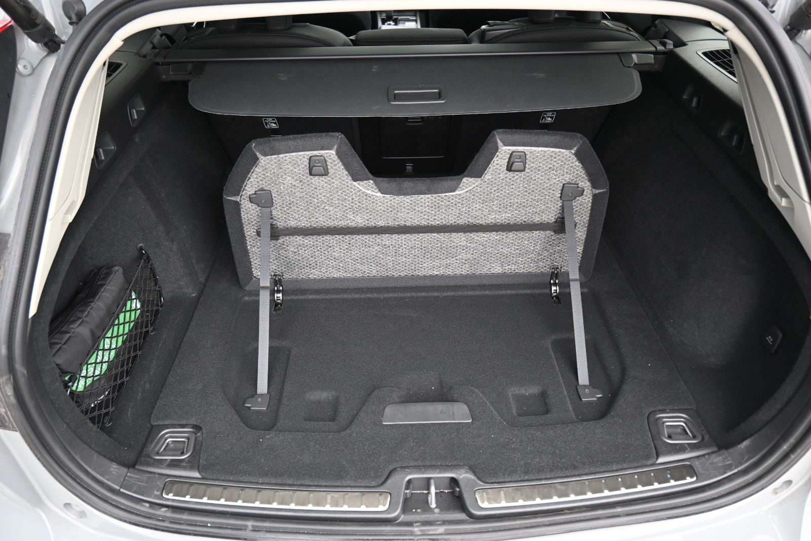 Fahrzeugabbildung Volvo V60 B4 DKG Plus Dark*HuD*PANO*360°*ACC