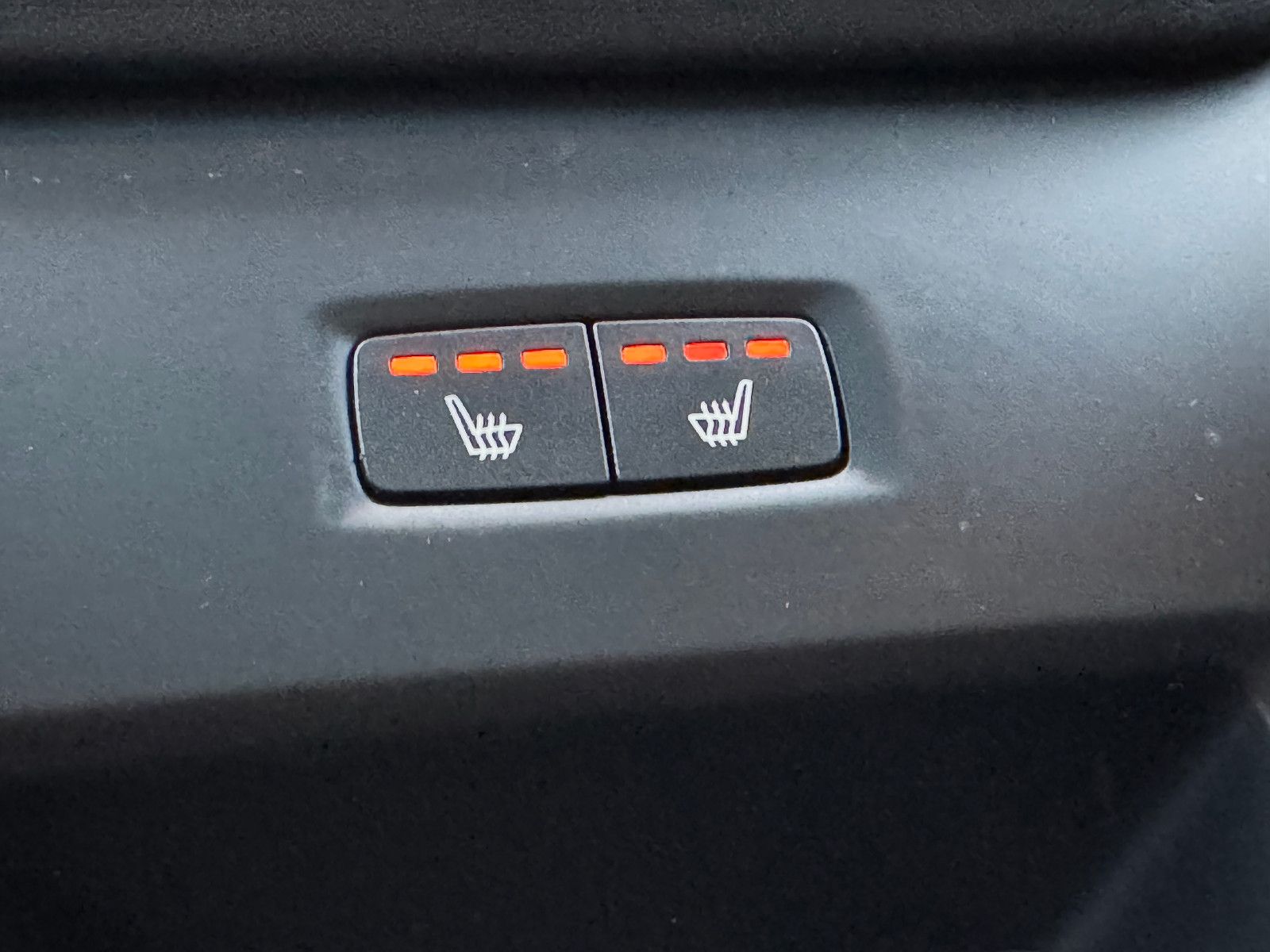 Fahrzeugabbildung Volvo XC90 INSCRIPTION AWD PANO HUD SITZKLIMA MEMORY