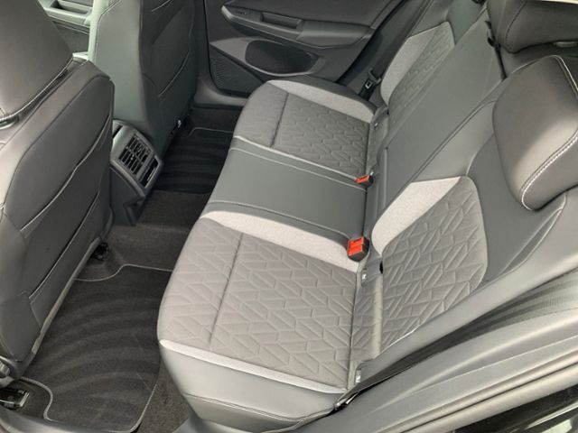 Fahrzeugabbildung Volkswagen Golf Variant 2.0 TDI DSG GOALHUD KAMERA AHK EASY