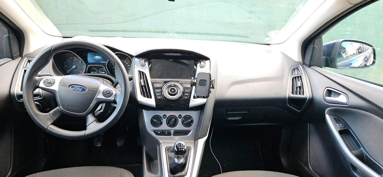 Ford Focus 2012 — photo 7