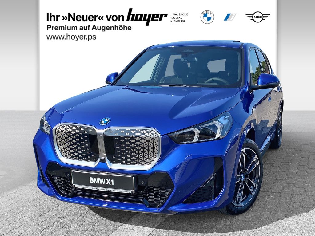 BMW iX1 xDrive30 M Sportpaket AHK HUD LED Pano