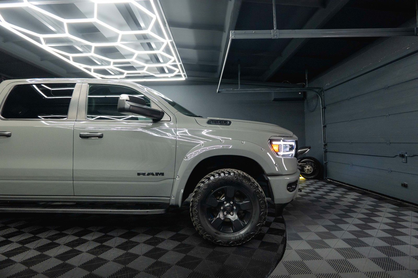 Fahrzeugabbildung Dodge RAM 5.7 V8 HEMI 4x4 Built to Serve LONG AxleLock