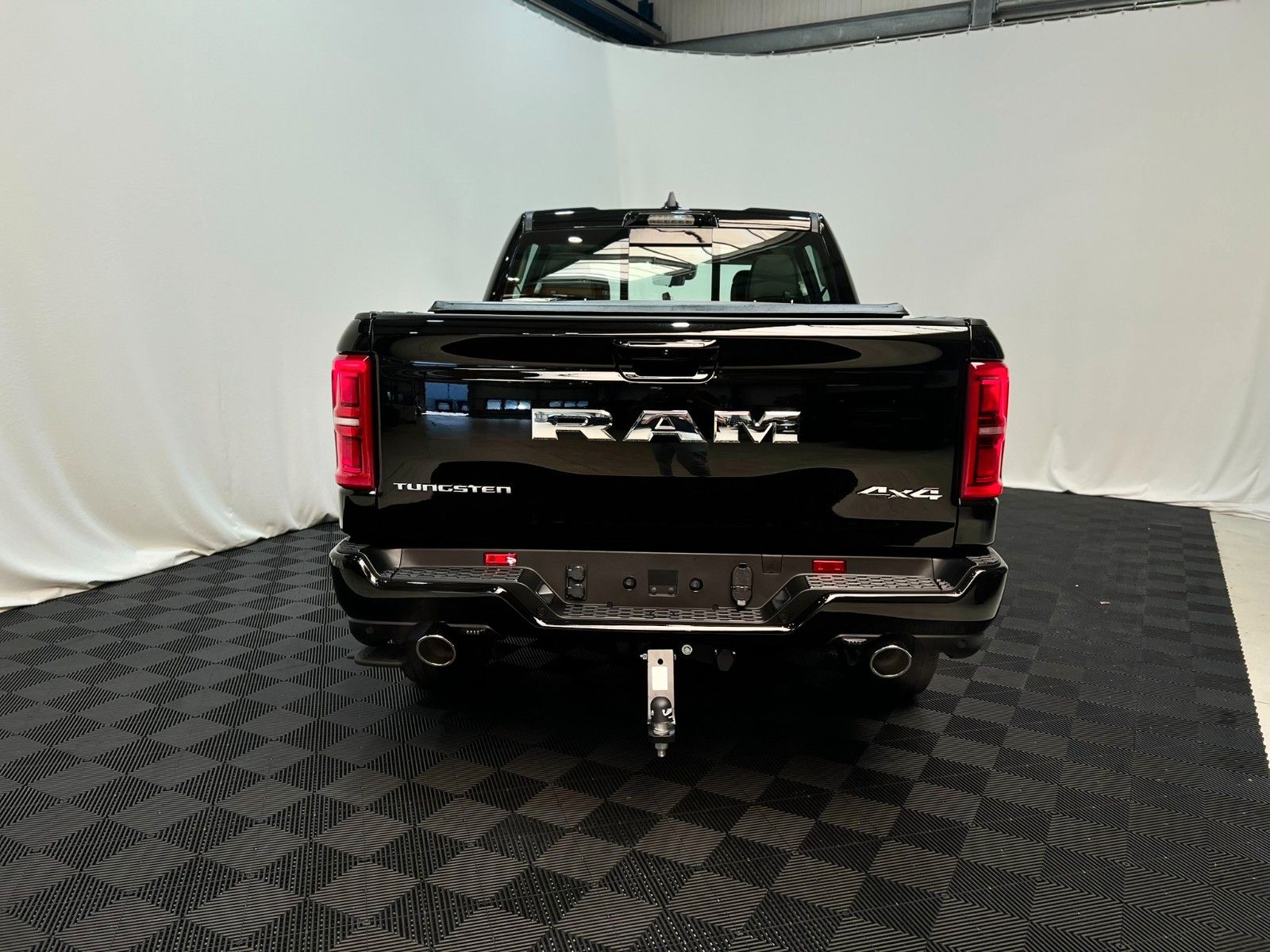 Fahrzeugabbildung Dodge RAM 1500 TUNGSTEN CREW CAB H/O Black Interieur