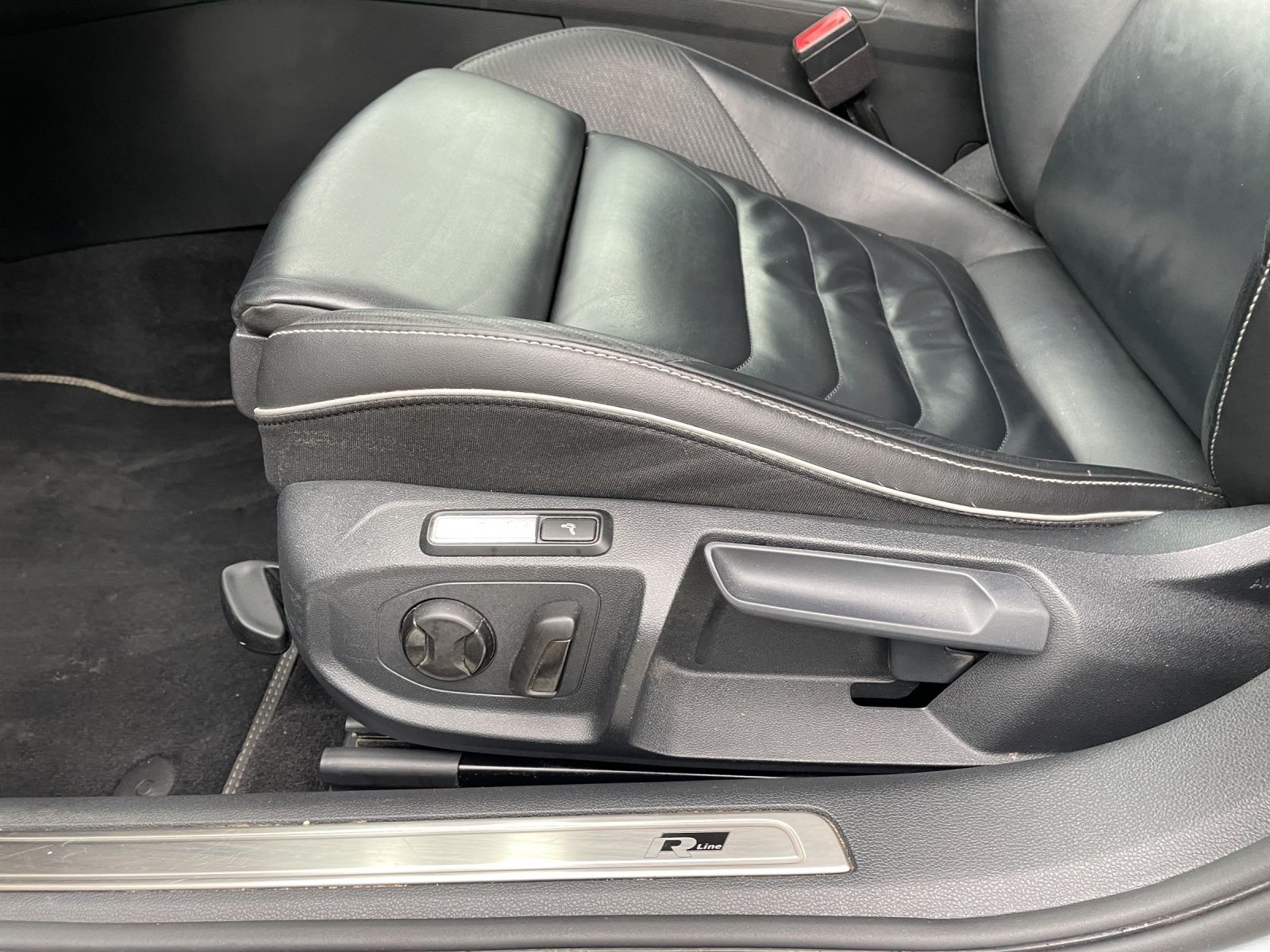 Fahrzeugabbildung Volkswagen Arteon R-Line TDI DCC LEDER DYNAUDIO NAVI ACC