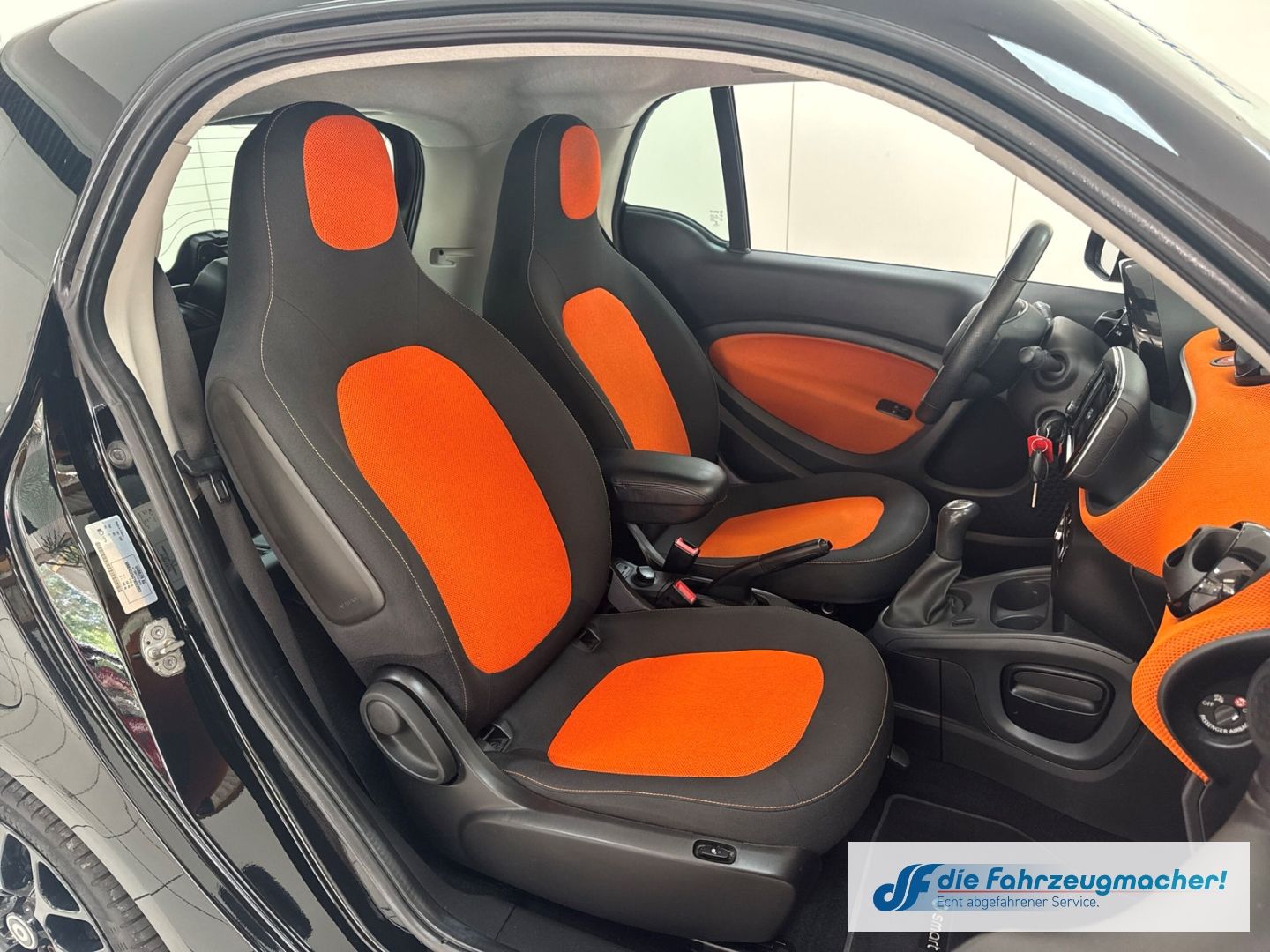 Fahrzeugabbildung Smart fortwo coupe Basis 52 kW Panorama Navi Klimaauto