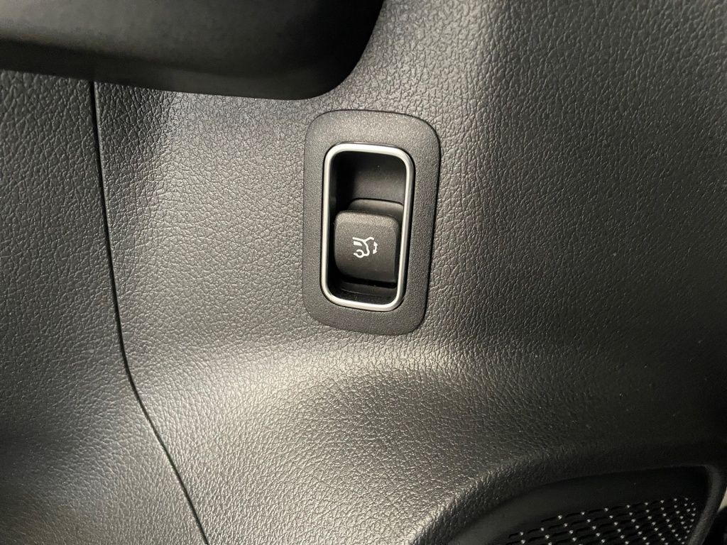 Fahrzeugabbildung Mercedes-Benz GLA 180 Progressive AHK Totwi. Navi LED SHZ KAM