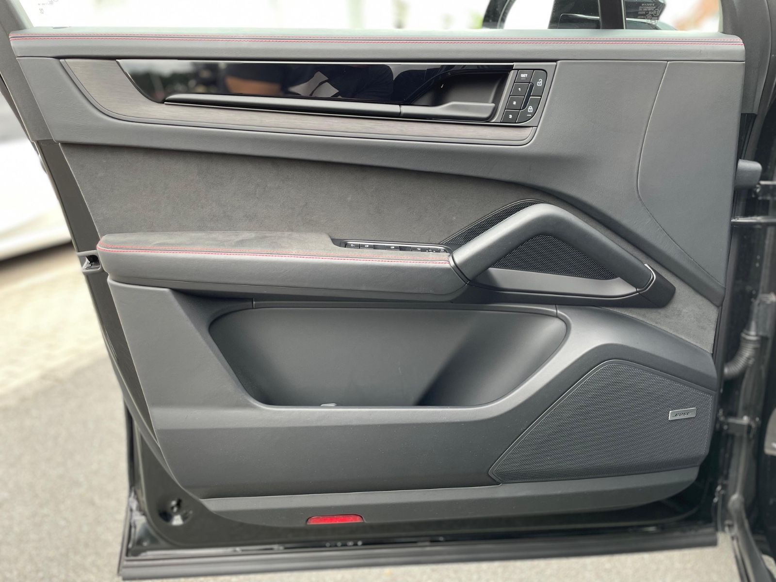 Fahrzeugabbildung Porsche Cayenne GTS Coupé |HUD|ACC|360°|3.Disp|Sportdesi