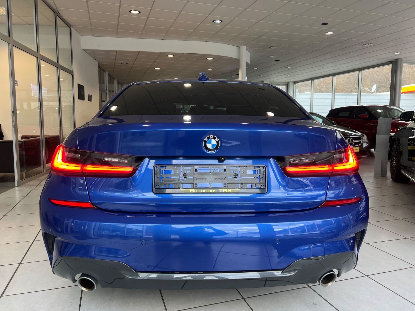 Fahrzeugabbildung BMW 330 i M Sport * Head-Up *Ambiente* LEDER *