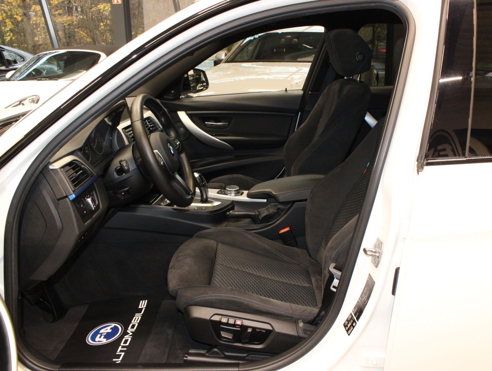 Fahrzeugabbildung BMW 335i xDrive M Sport*Head-up*Kamera*Harman-Kardon