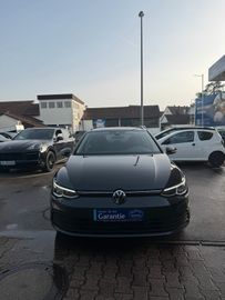 Volkswagen Golf - 1