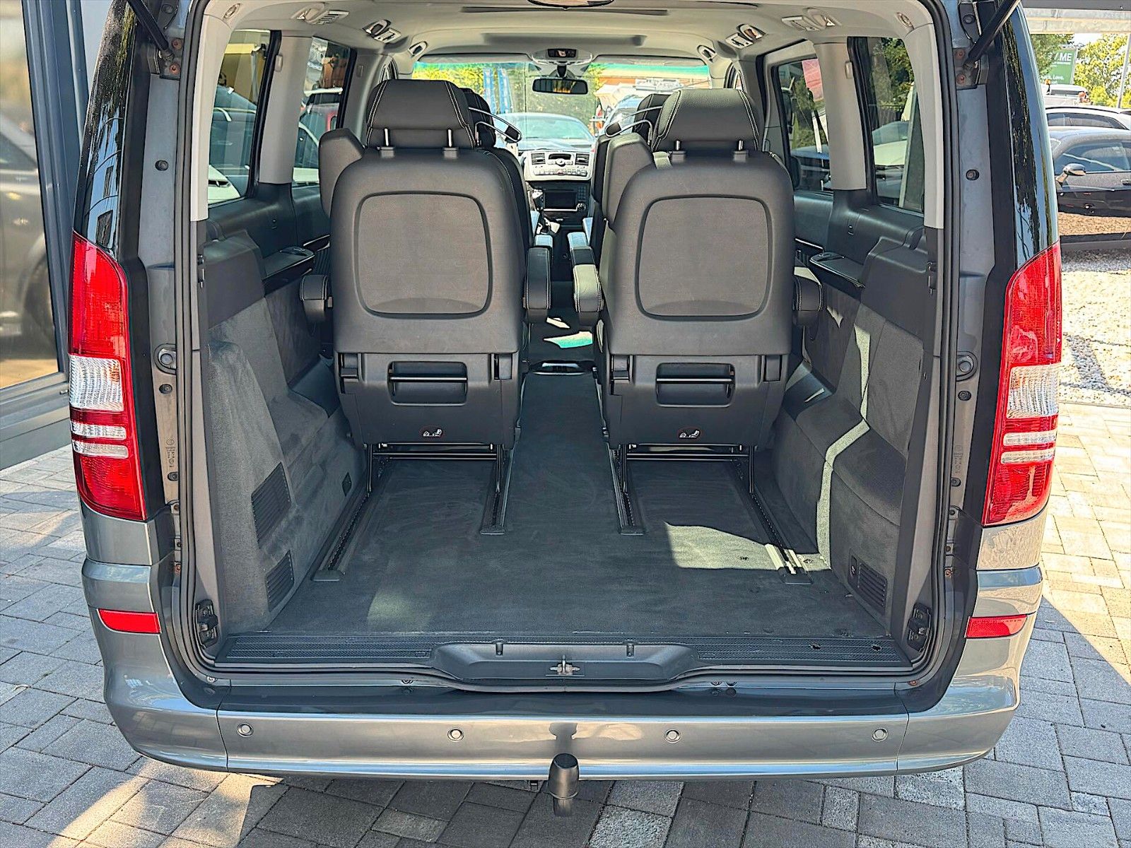 Fahrzeugabbildung Mercedes-Benz Viano 3.0 CDI Avantgarde Edition 125 lang *Pano*