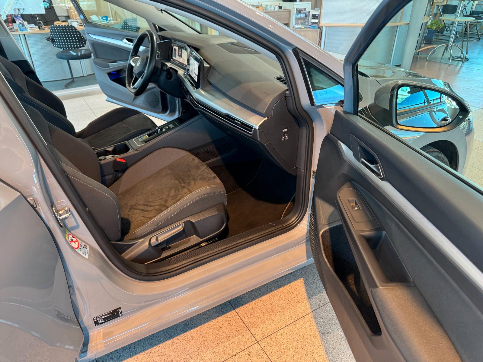 Volkswagen Golf VIII Lim. Life IQ AHK LED ACC STAND.H, миниатюра 24