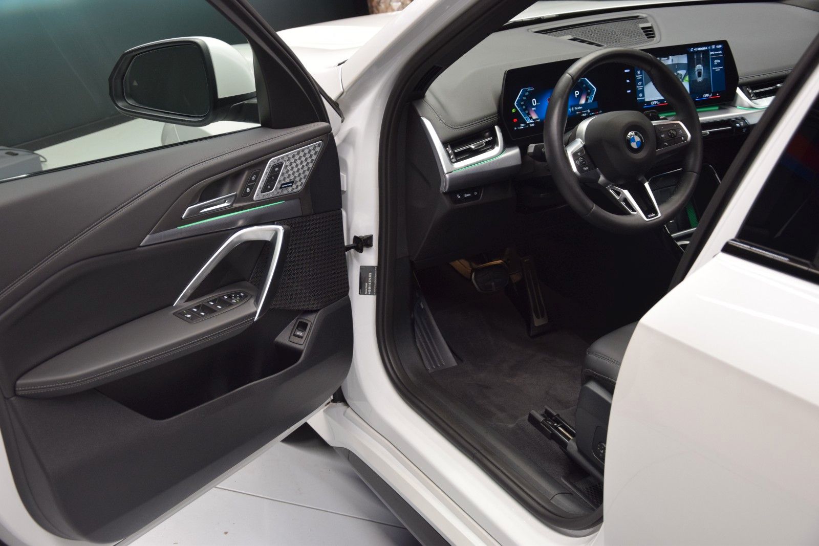 Fahrzeugabbildung BMW X1 18 i sDrive M Sport Pano LED Leder h/k Memory
