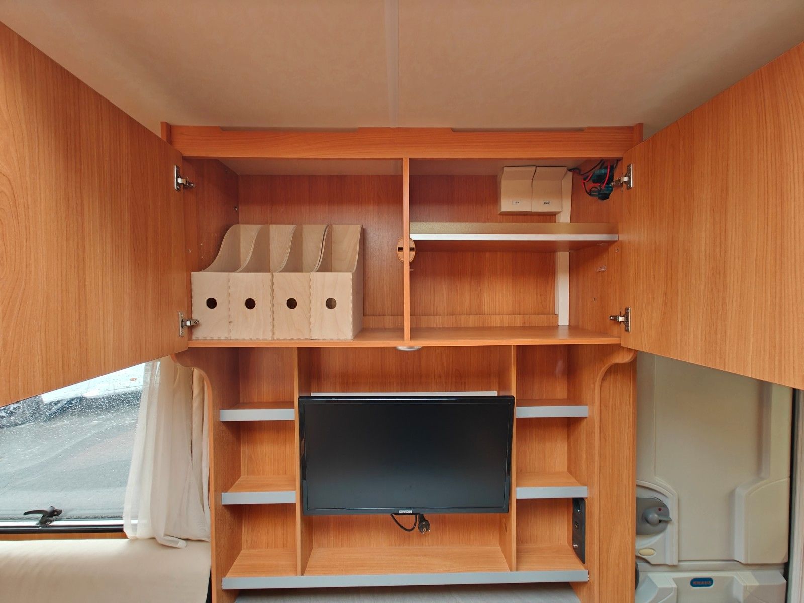 Fahrzeugabbildung Knaus Sport 400 LB - Doppelbett/Sitzgruppe, Superb -