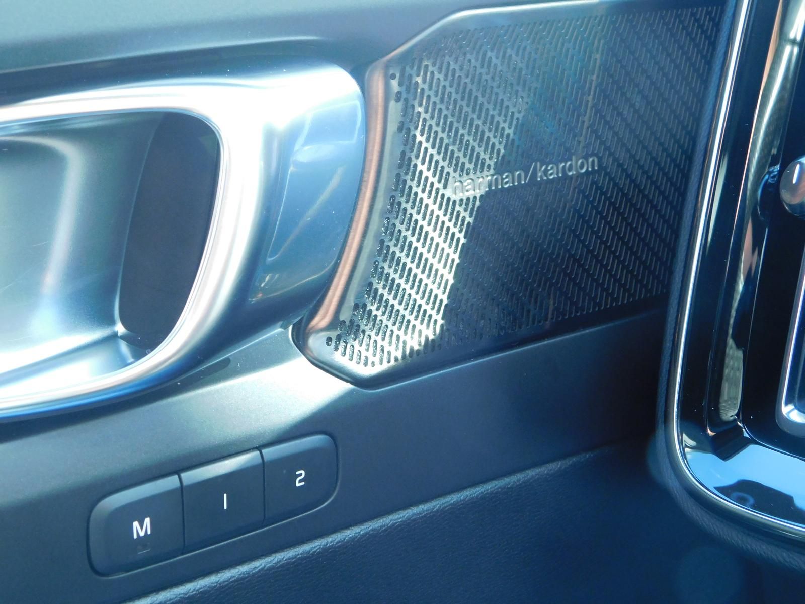Fahrzeugabbildung Volvo XC40 B5 AWD R-Design