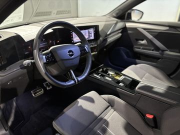 Fotografie 15 des Opel Astra Sports Tourer 1.2 Turbo Automatik GS