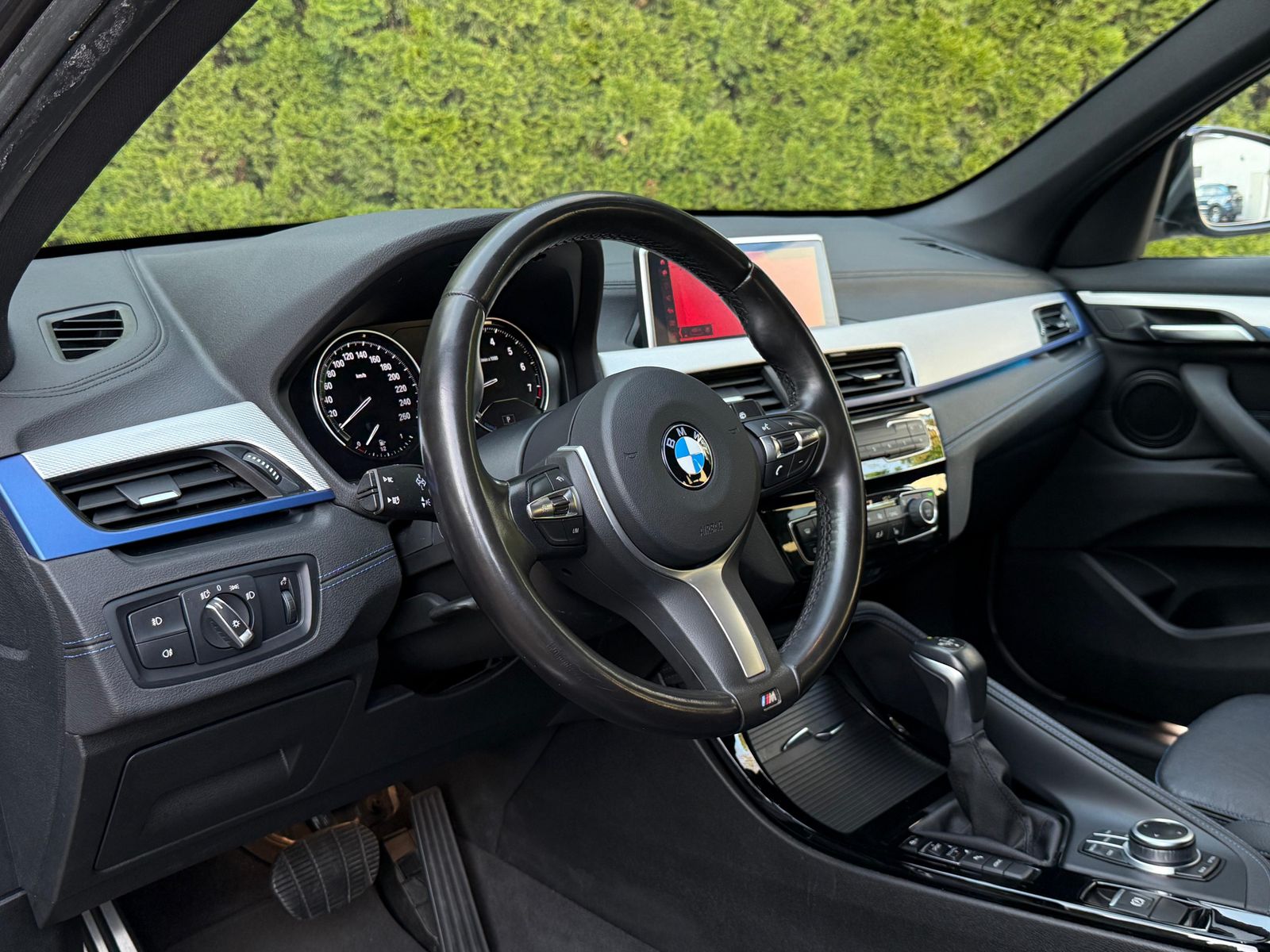 Fahrzeugabbildung BMW X1 xDrive 25 e M Sport/M PAKET LED+LEDER+NAV+SHZ