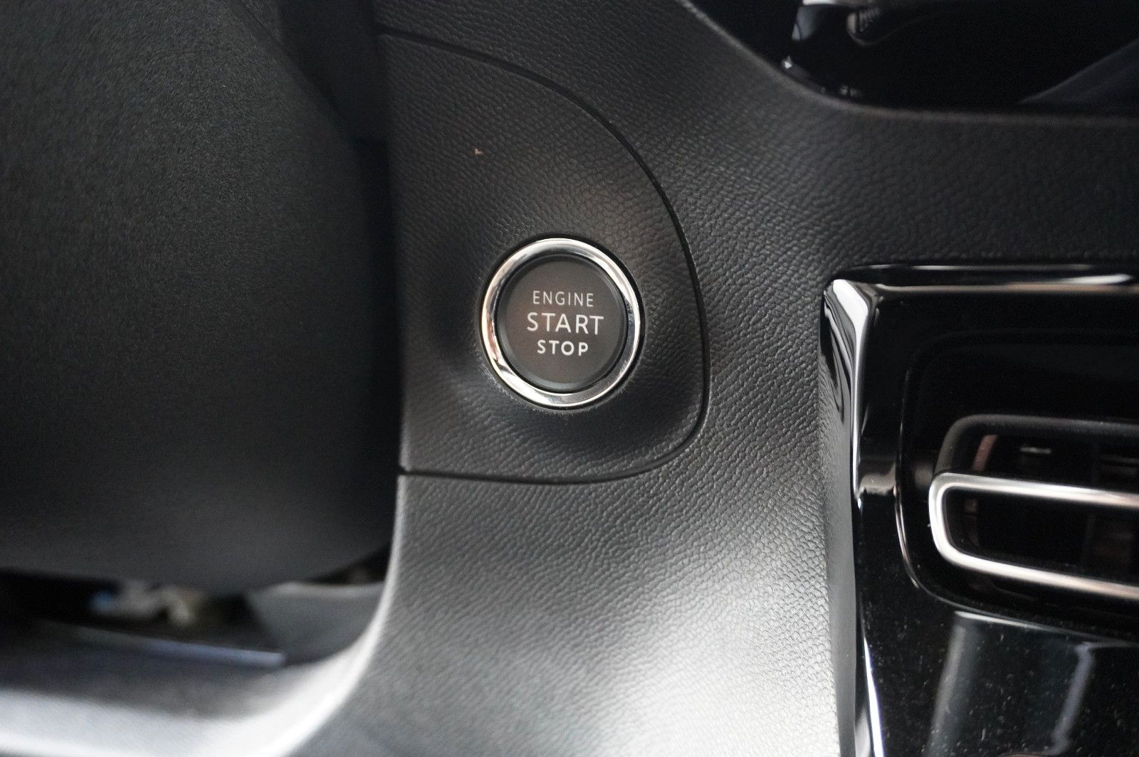 Fahrzeugabbildung Opel Mokka ELEGANCE 1.2T NAVI/LED/KAMERA/SPORT/DAB+