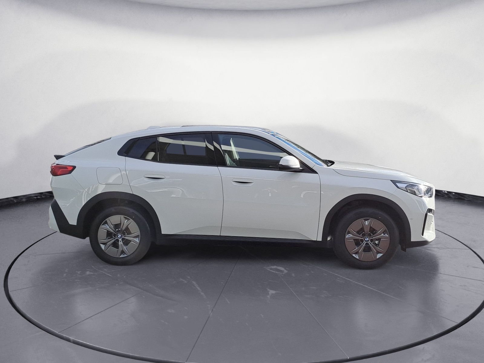 BMW iX2 - Bild 6